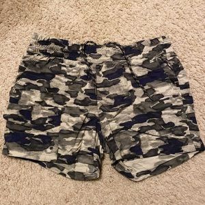 Columbia camo shorts